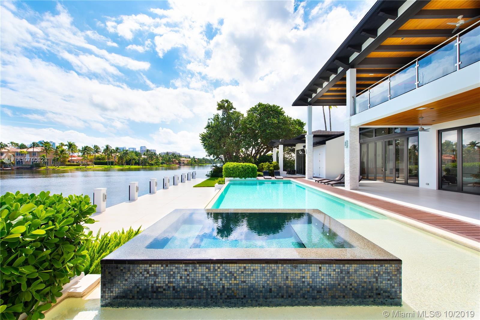 HOLLYWOOD GOLF ESTATES SE - Residential