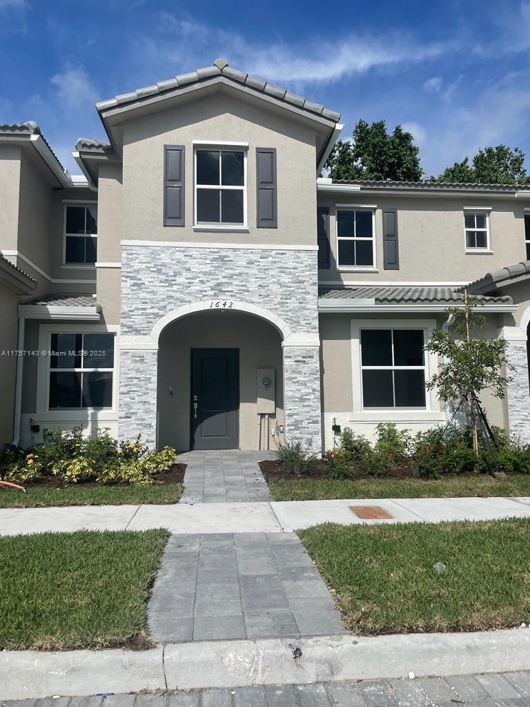 Rental Property at 1642 Se 26th Ter 1642, Homestead, Miami-Dade County, Florida - Bedrooms: 3 
Bathrooms: 3  - $2,400 MO.