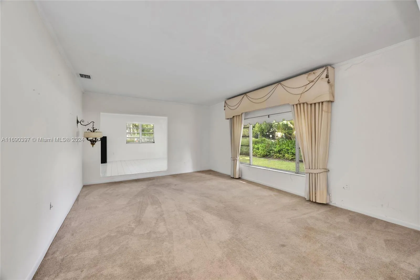 Coral Gables, Florida 33134, United States, 5 Bedrooms Bedrooms, ,3 BathroomsBathrooms,Residential,Active,34092