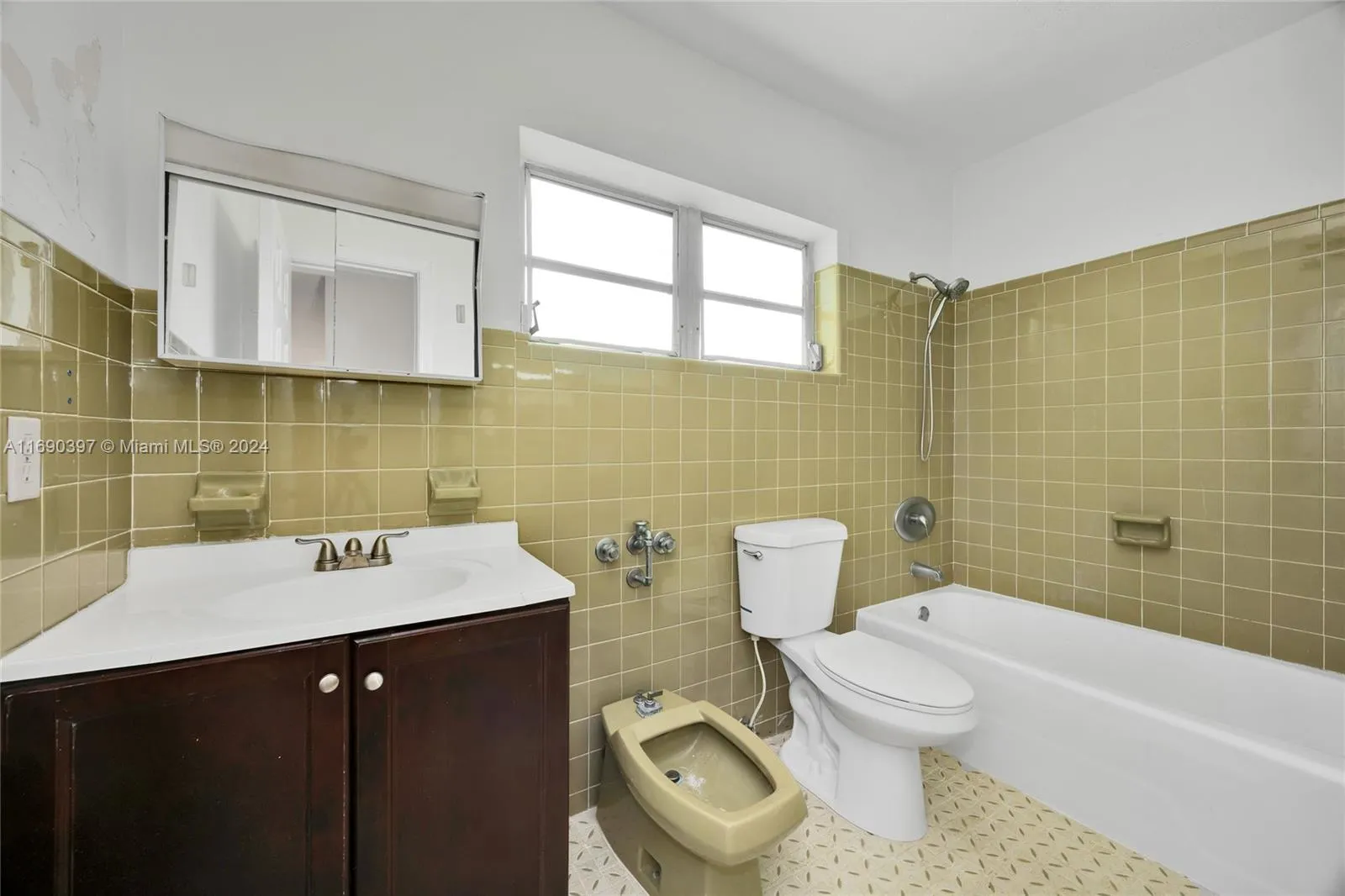 Coral Gables, Florida 33134, United States, 5 Bedrooms Bedrooms, ,3 BathroomsBathrooms,Residential,Active,34092