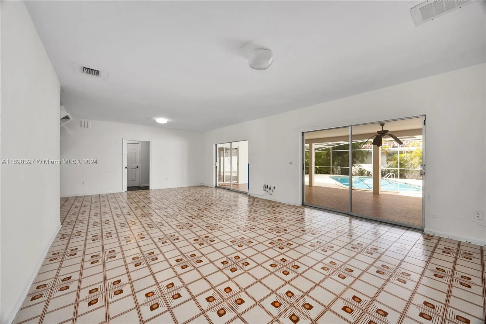 Coral Gables, Florida 33134, United States, 5 Bedrooms Bedrooms, ,3 BathroomsBathrooms,Residential,Active,34092
