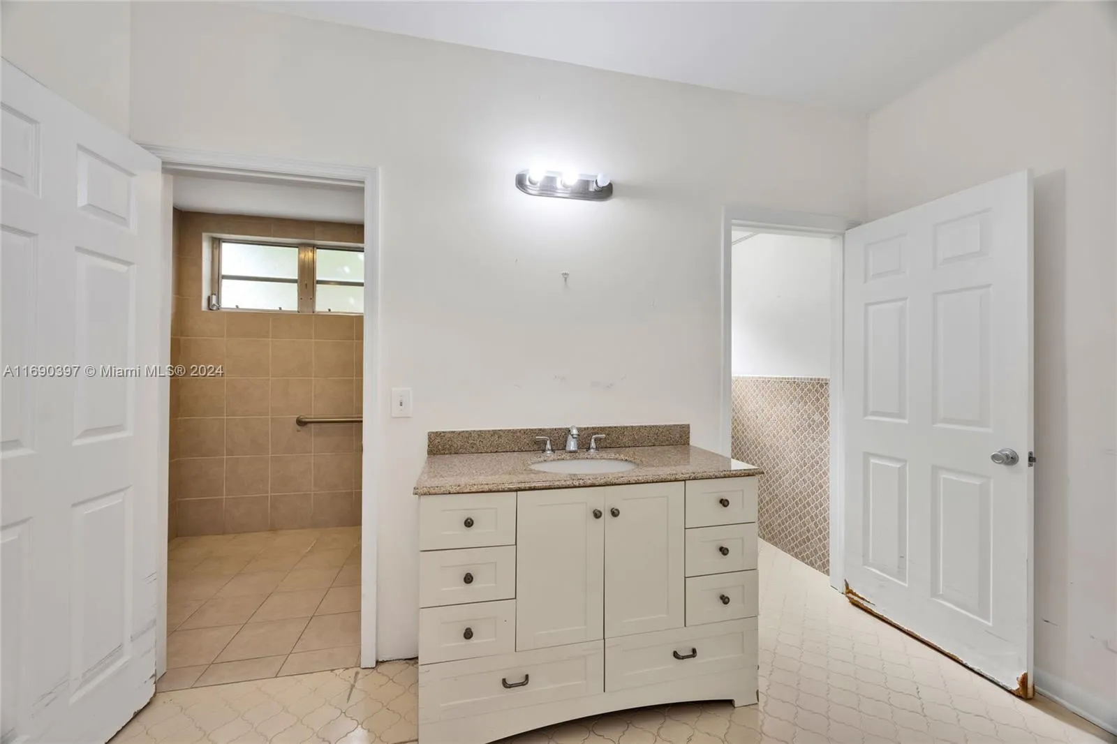 Coral Gables, Florida 33134, United States, 5 Bedrooms Bedrooms, ,3 BathroomsBathrooms,Residential,Active,34092