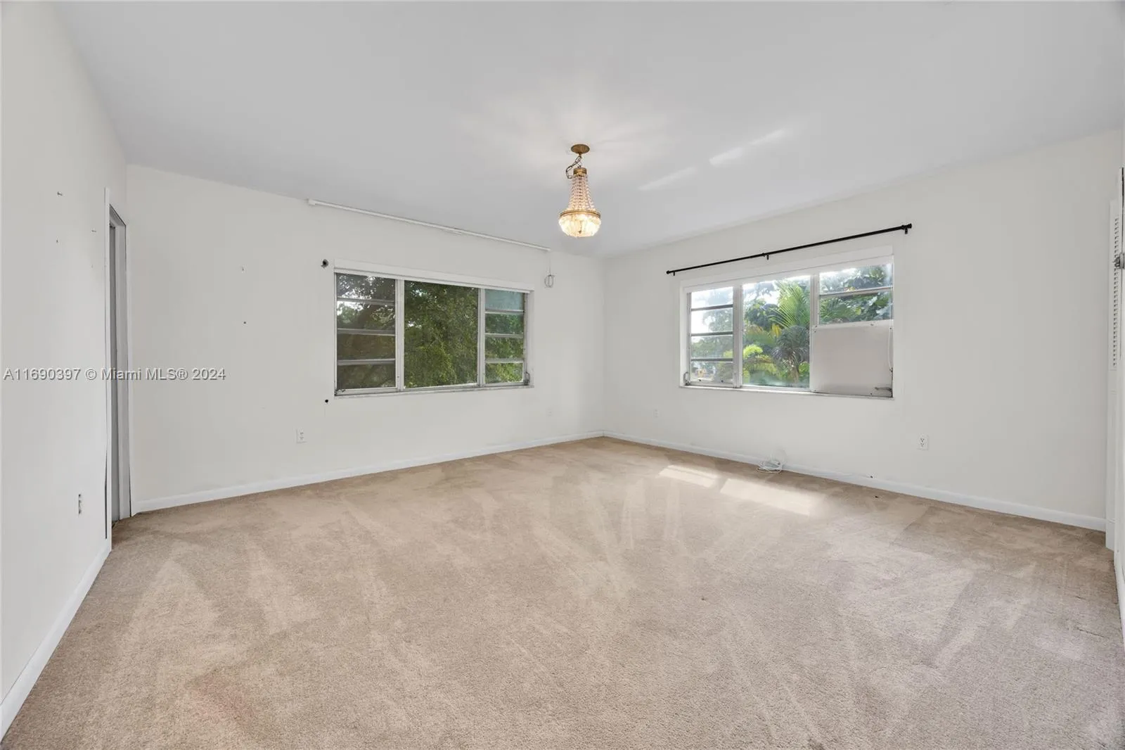 Coral Gables, Florida 33134, United States, 5 Bedrooms Bedrooms, ,3 BathroomsBathrooms,Residential,Active,34092