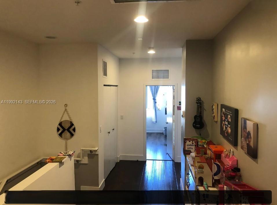 WEITZER AVENTURA PLACE CO - Residential Lease