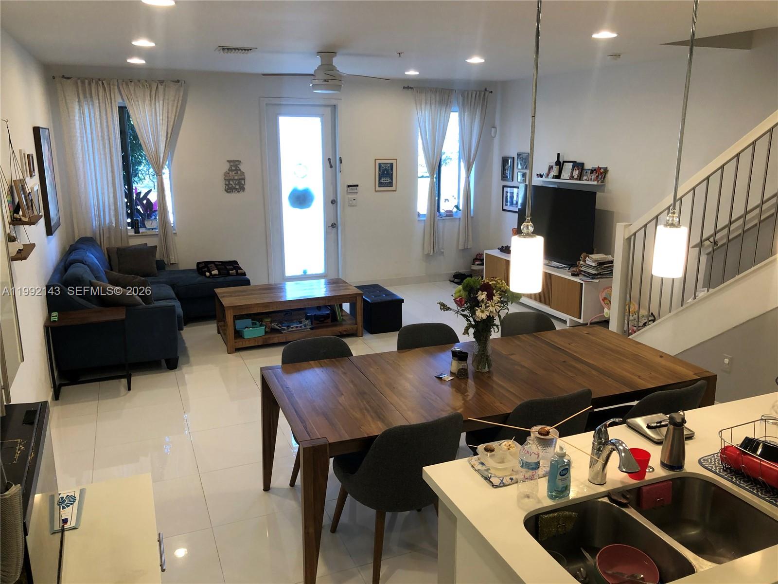 WEITZER AVENTURA PLACE CO - Residential Lease