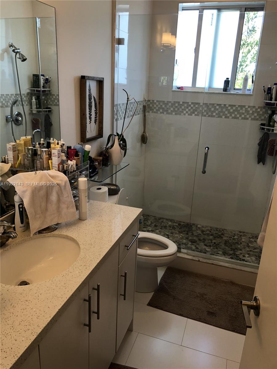 WEITZER AVENTURA PLACE CO - Residential Lease