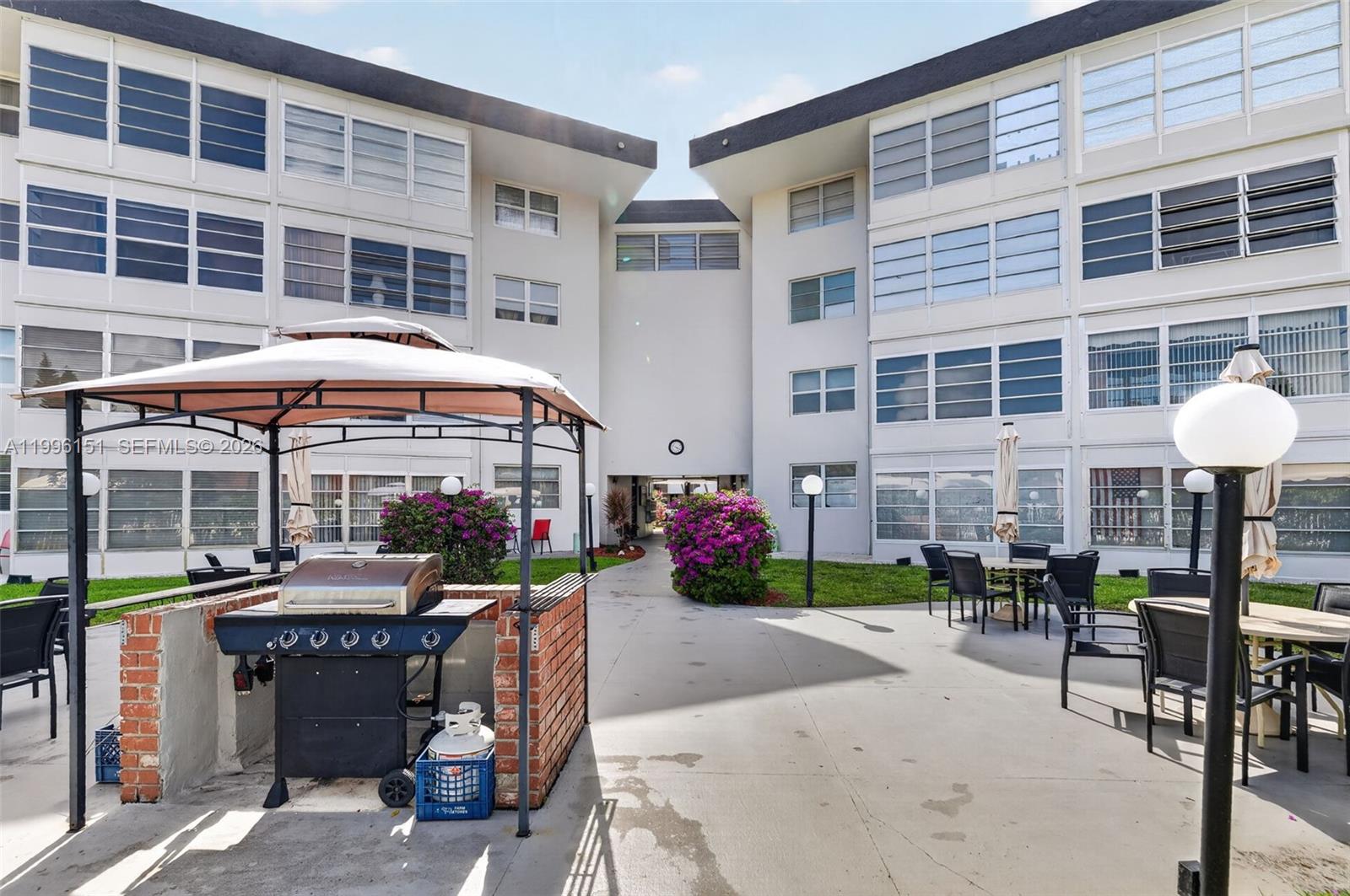 LAUDERDALE OAKS CONDO XII - Residential