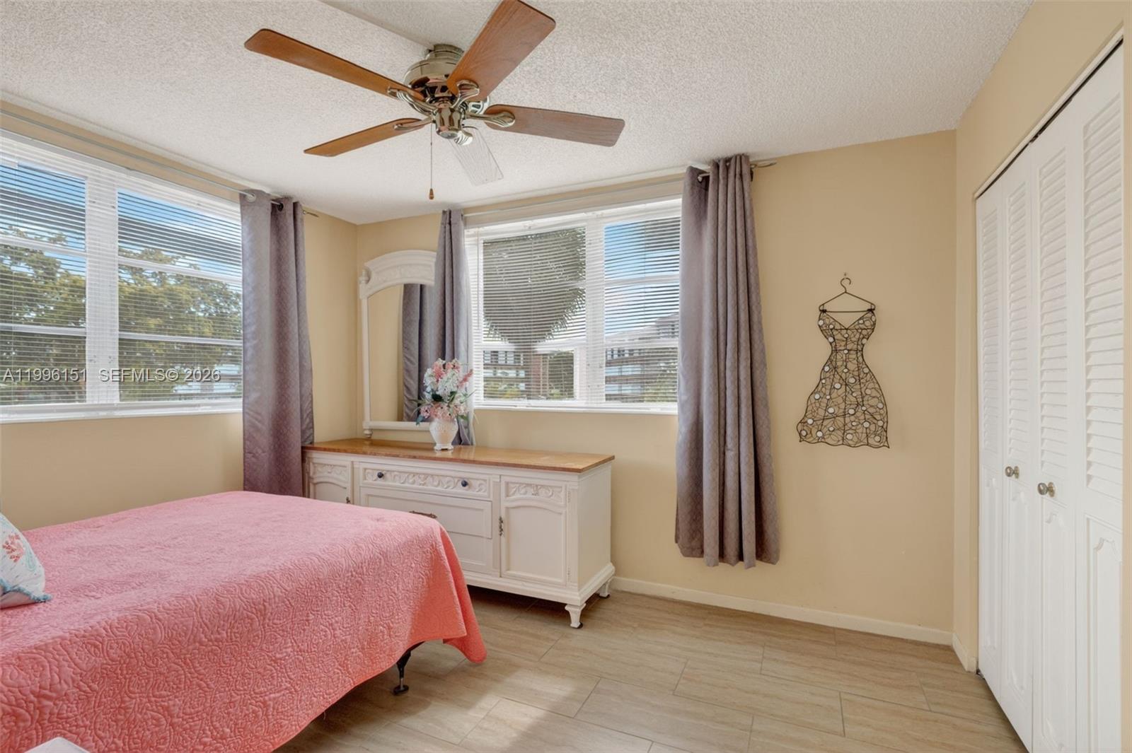 LAUDERDALE OAKS CONDO XII - Residential