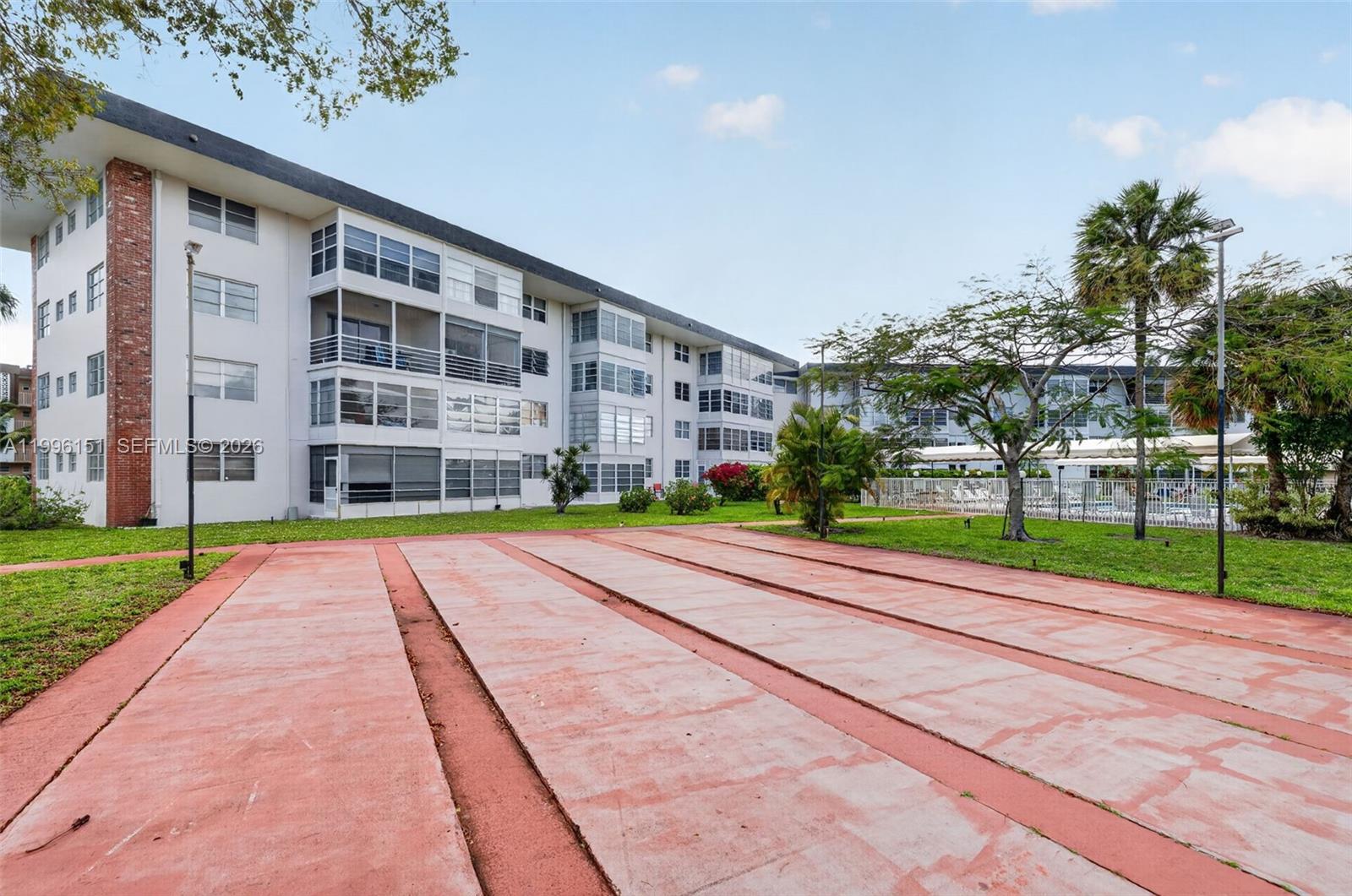 LAUDERDALE OAKS CONDO XII - Residential