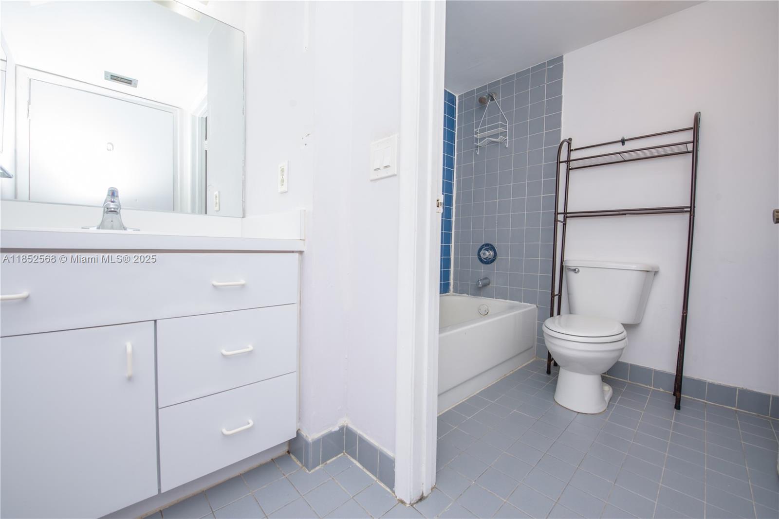 GOLFVIEW CL FONTAINBL PK - Residential