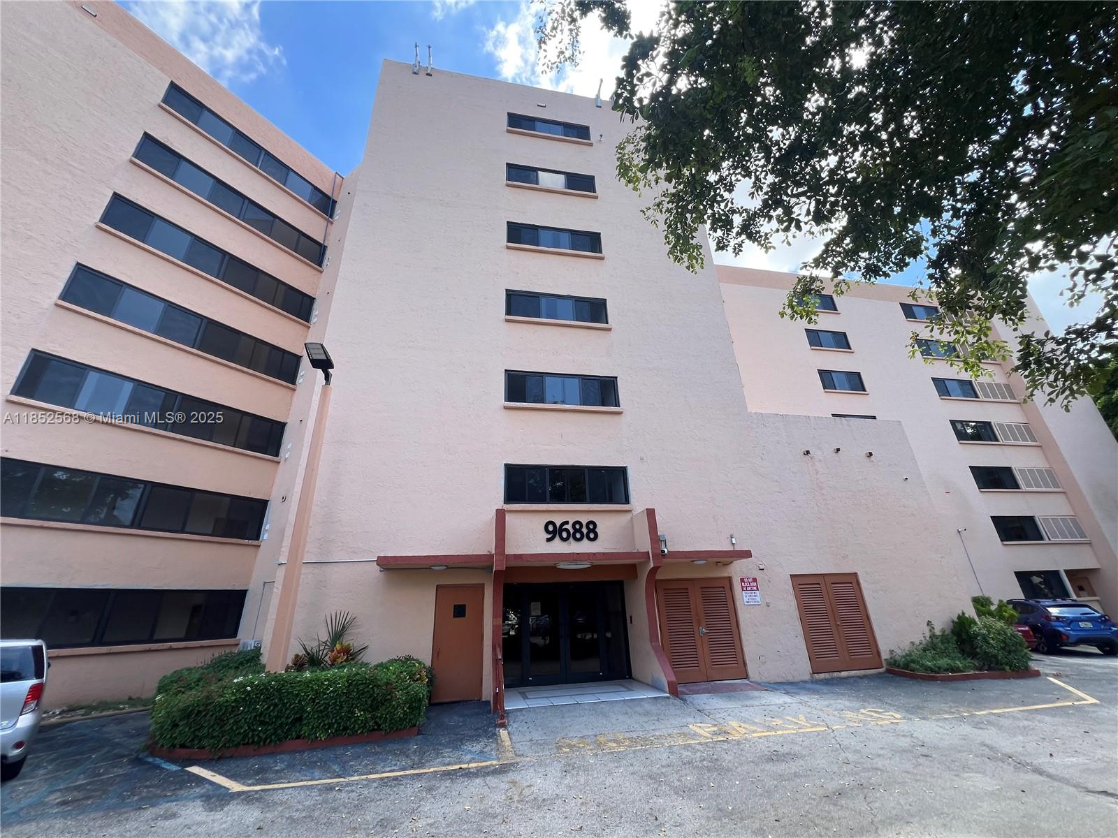 GOLFVIEW CL FONTAINBL PK - Residential