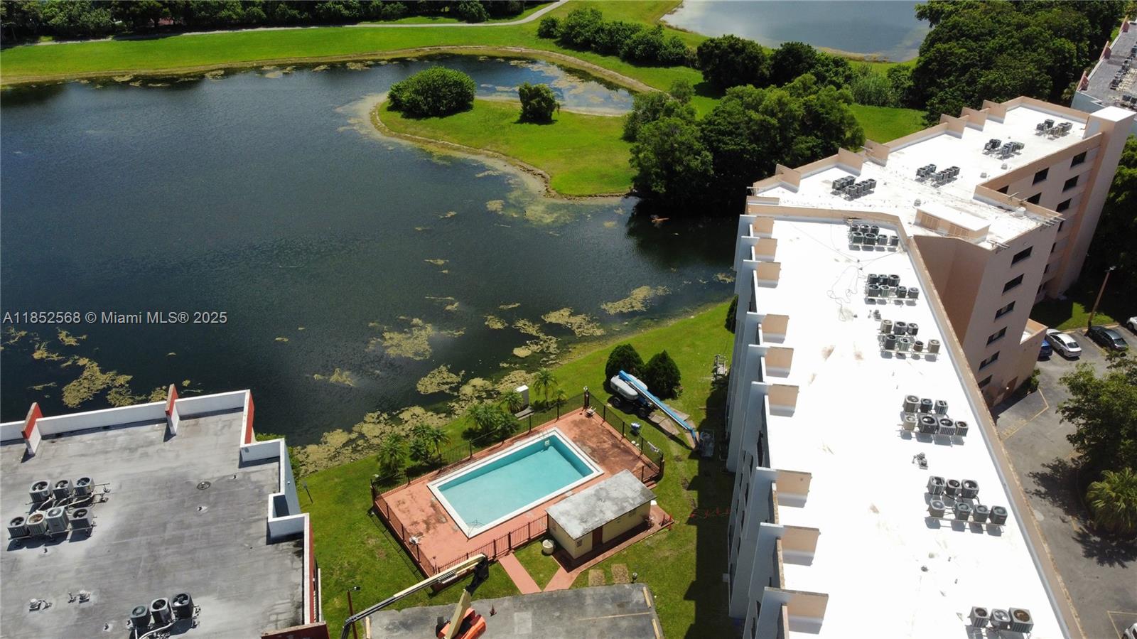 GOLFVIEW CL FONTAINBL PK - Residential