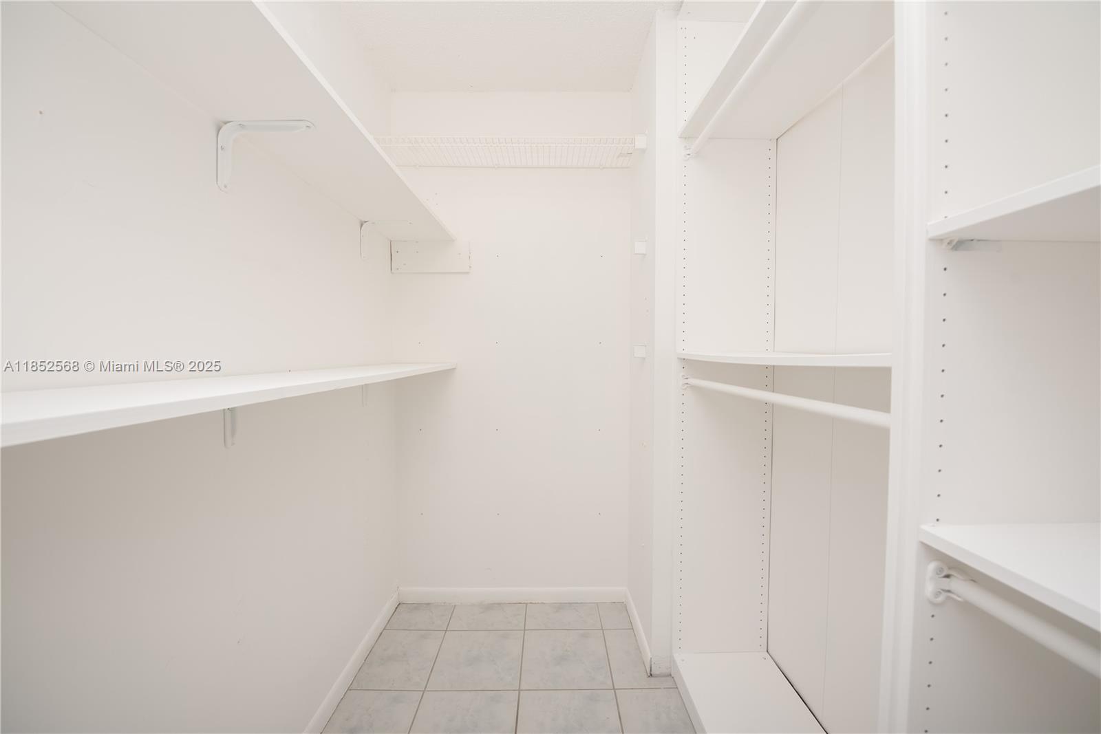 GOLFVIEW CL FONTAINBL PK - Residential