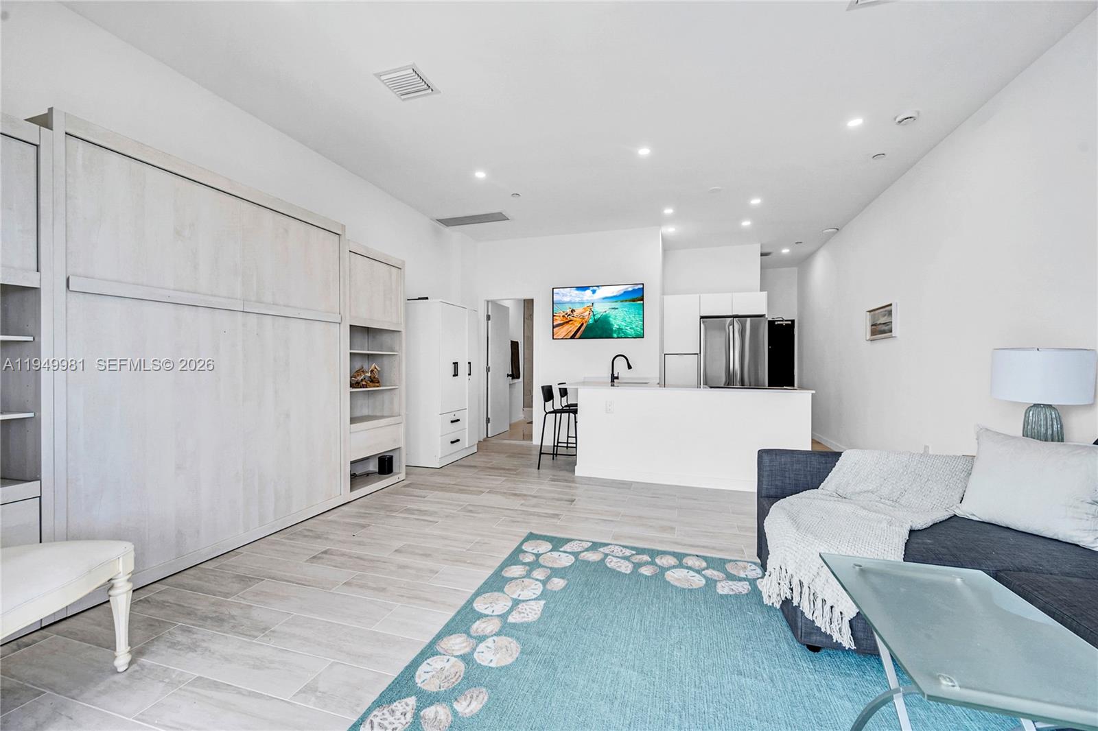 FLAMINGO SOUTH BEACH I CO - Residential Lease