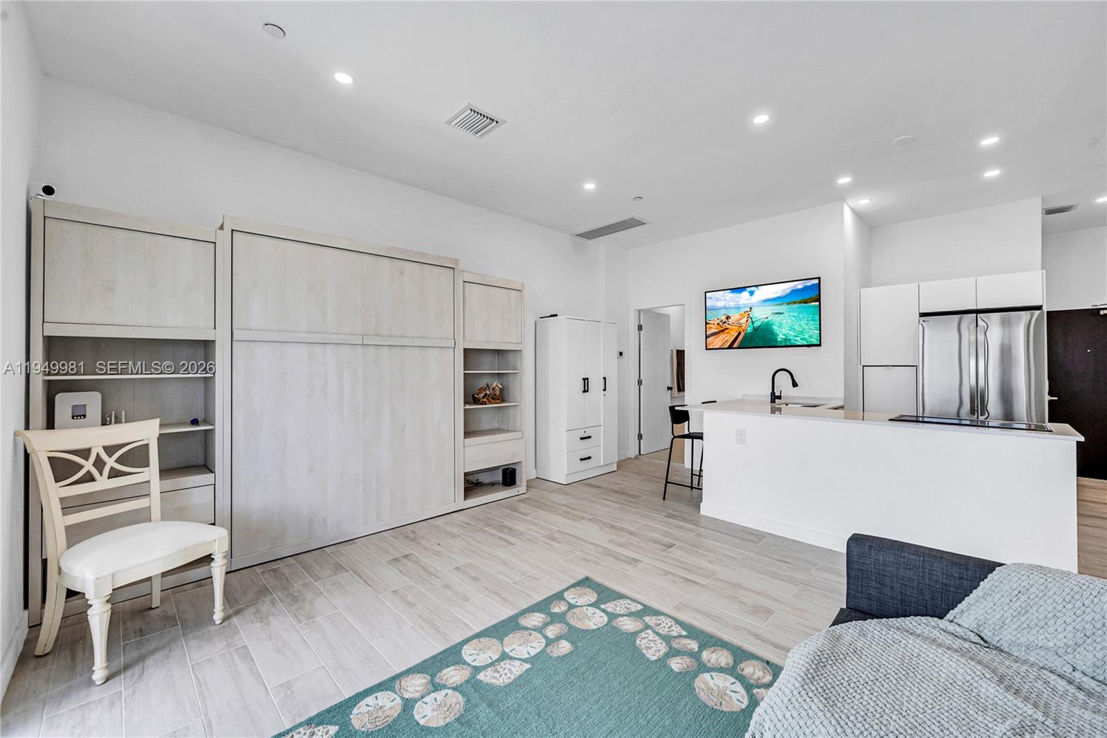 FLAMINGO SOUTH BEACH I CO - Residential Lease