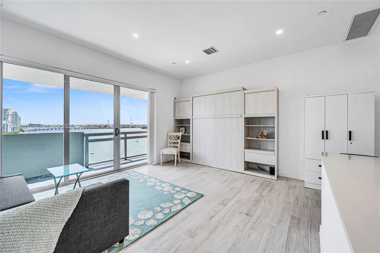 FLAMINGO SOUTH BEACH I CO - Residential Lease