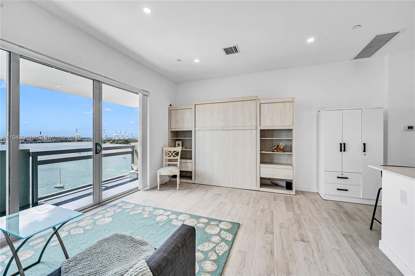 FLAMINGO SOUTH BEACH I CO - Residential Lease