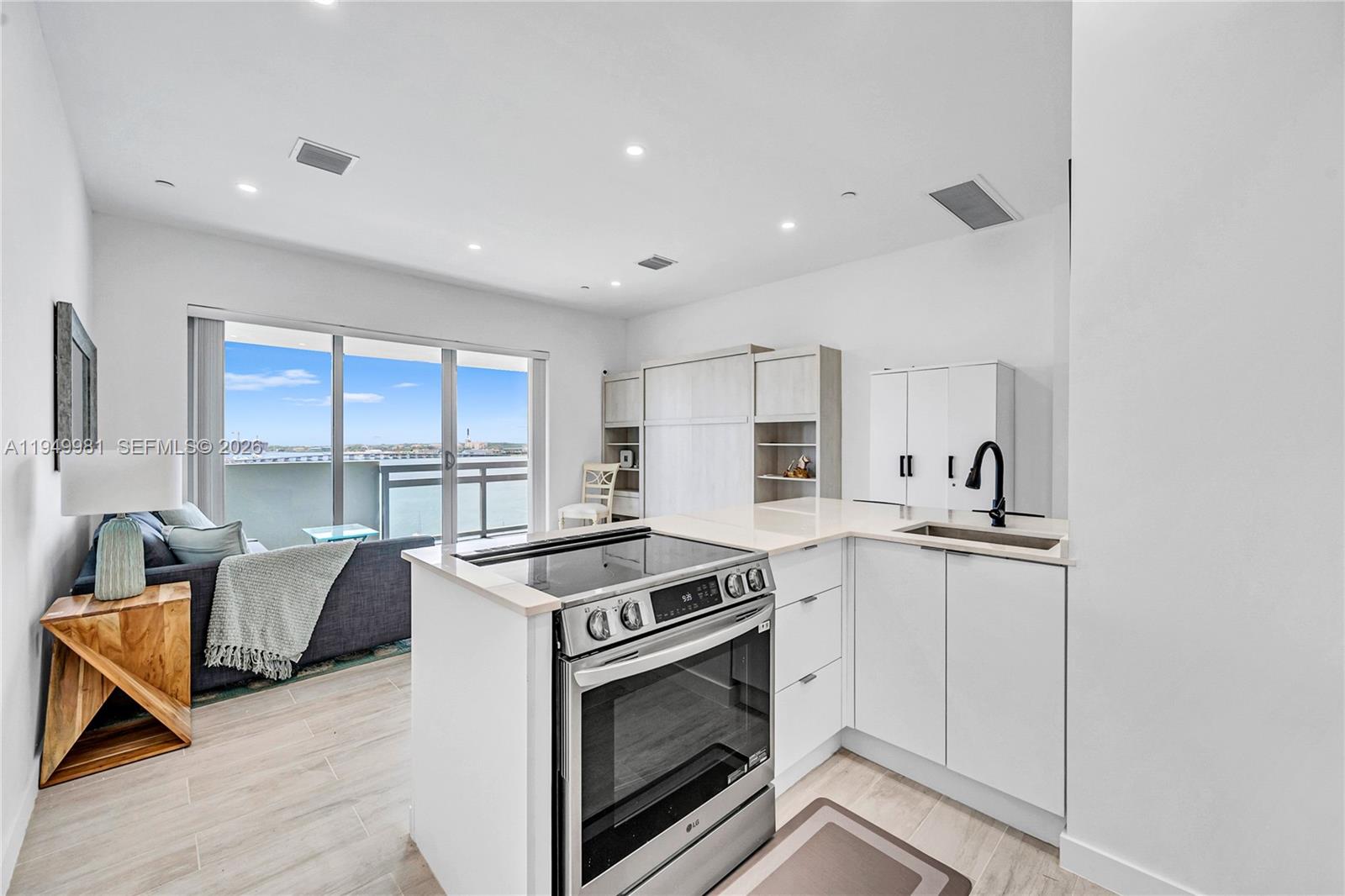 FLAMINGO SOUTH BEACH I CO - Residential Lease