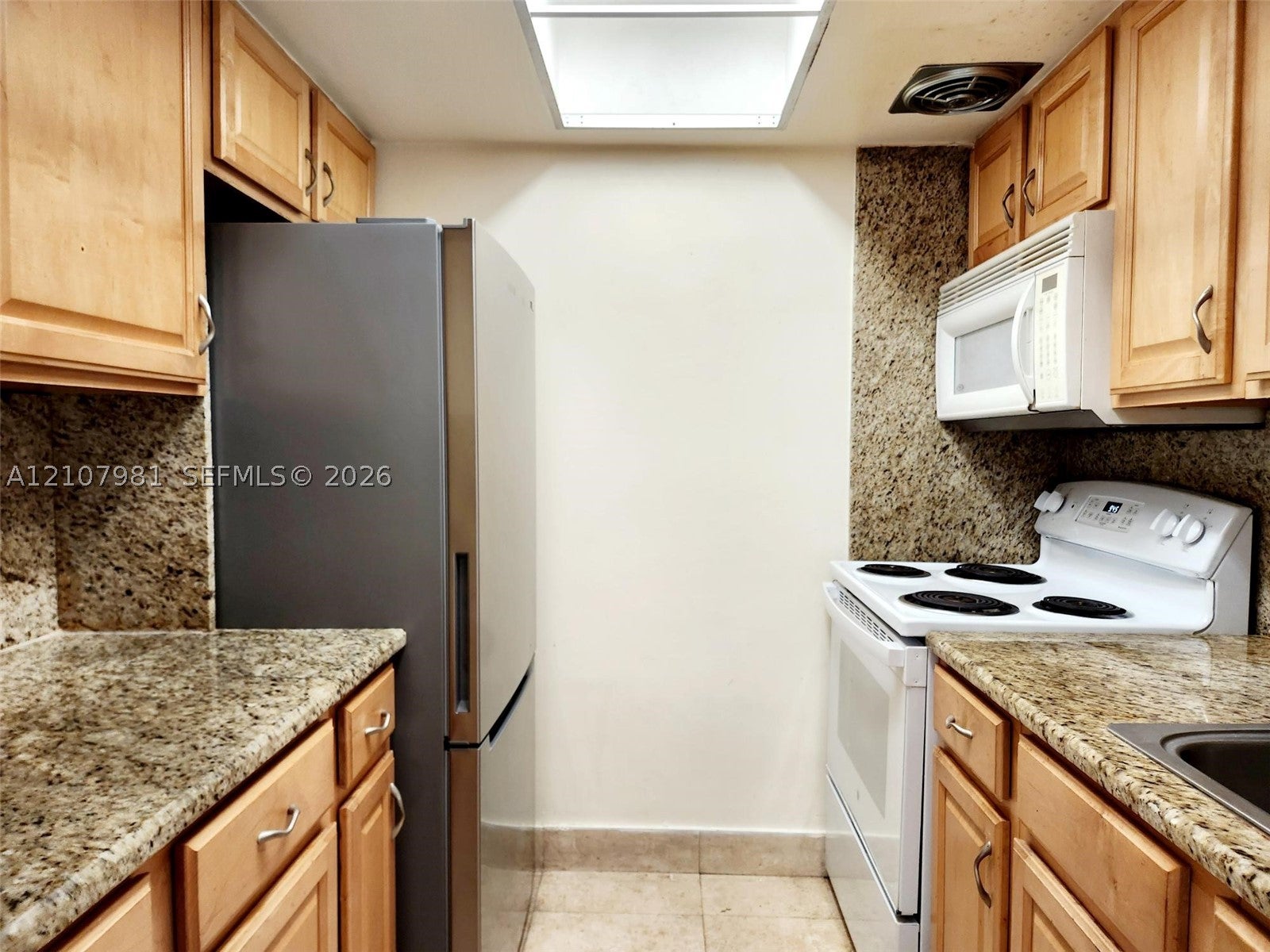 455 Golden Isles Dr 305