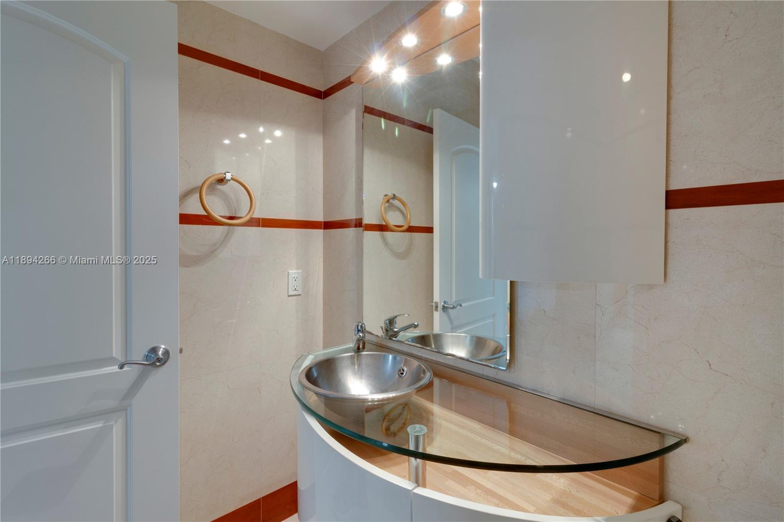 THE COSMOPOLITAN RESIDENC - Residential Lease