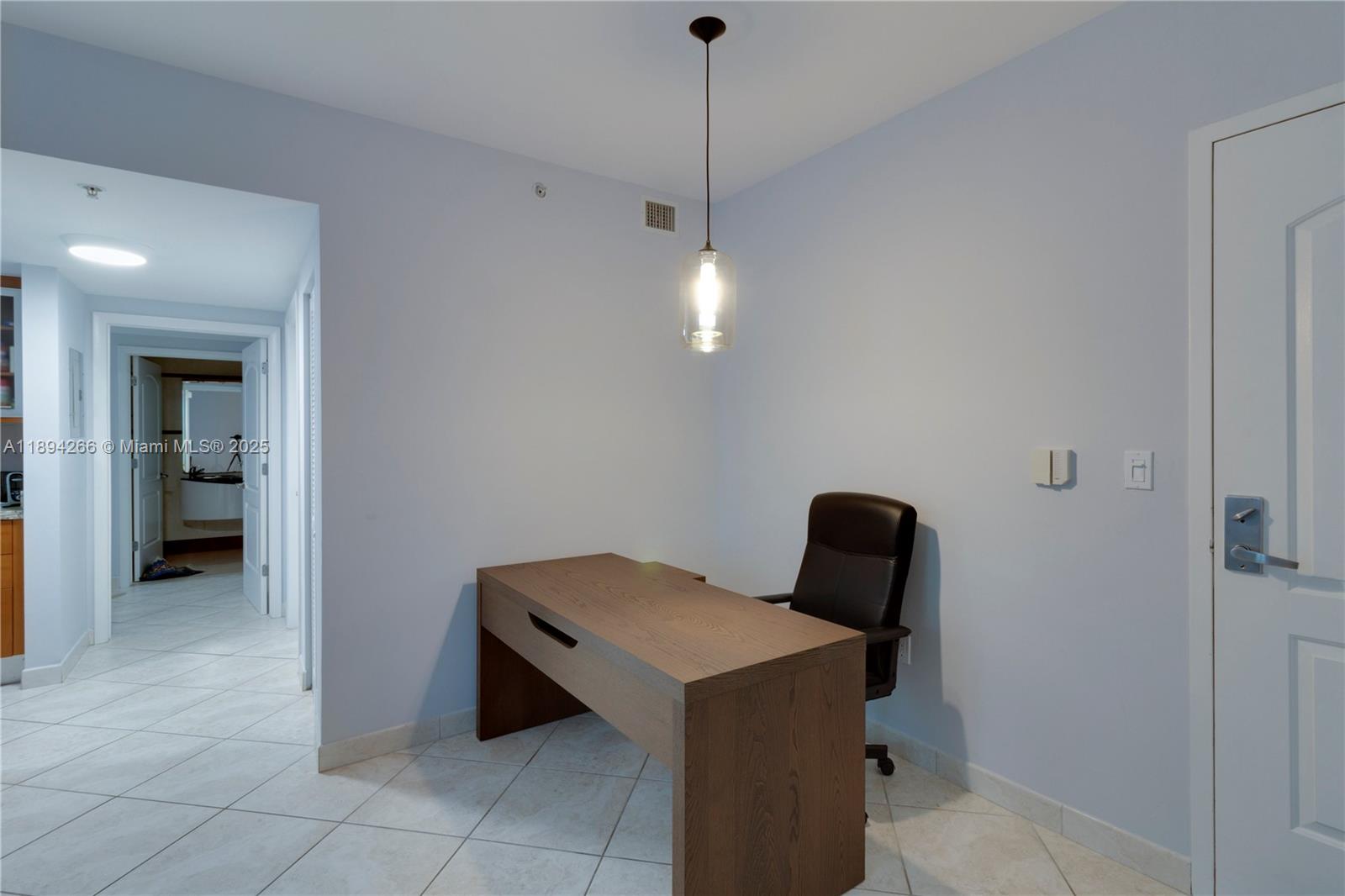 THE COSMOPOLITAN RESIDENC - Residential Lease