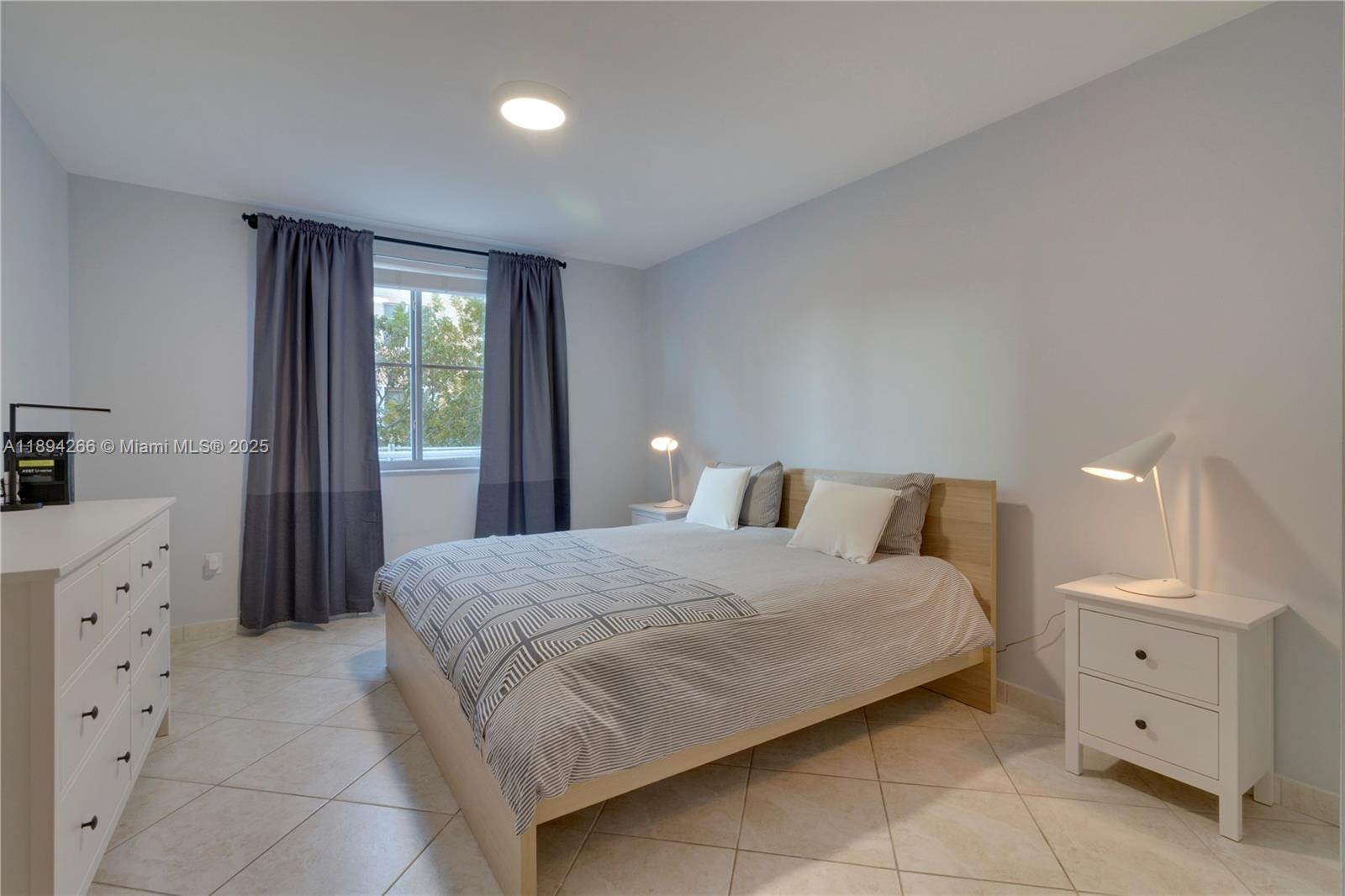 THE COSMOPOLITAN RESIDENC - Residential Lease