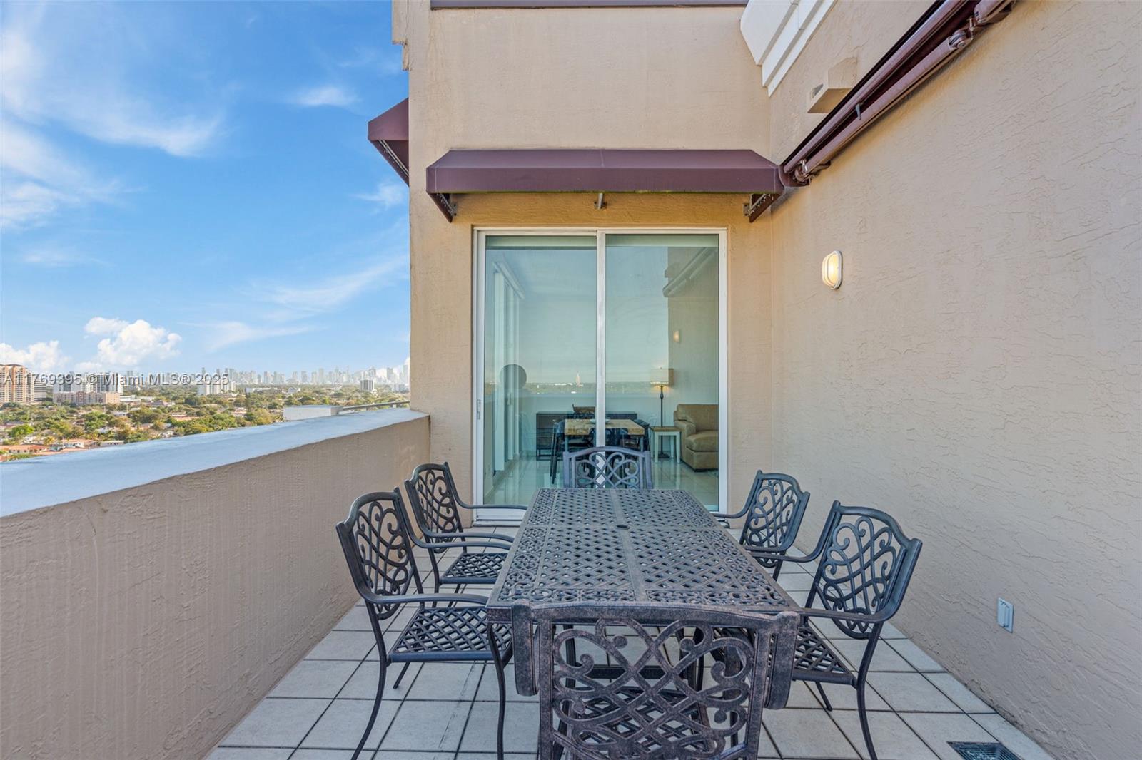 DA VINCI ON DOUGLAS CONDO - Residential