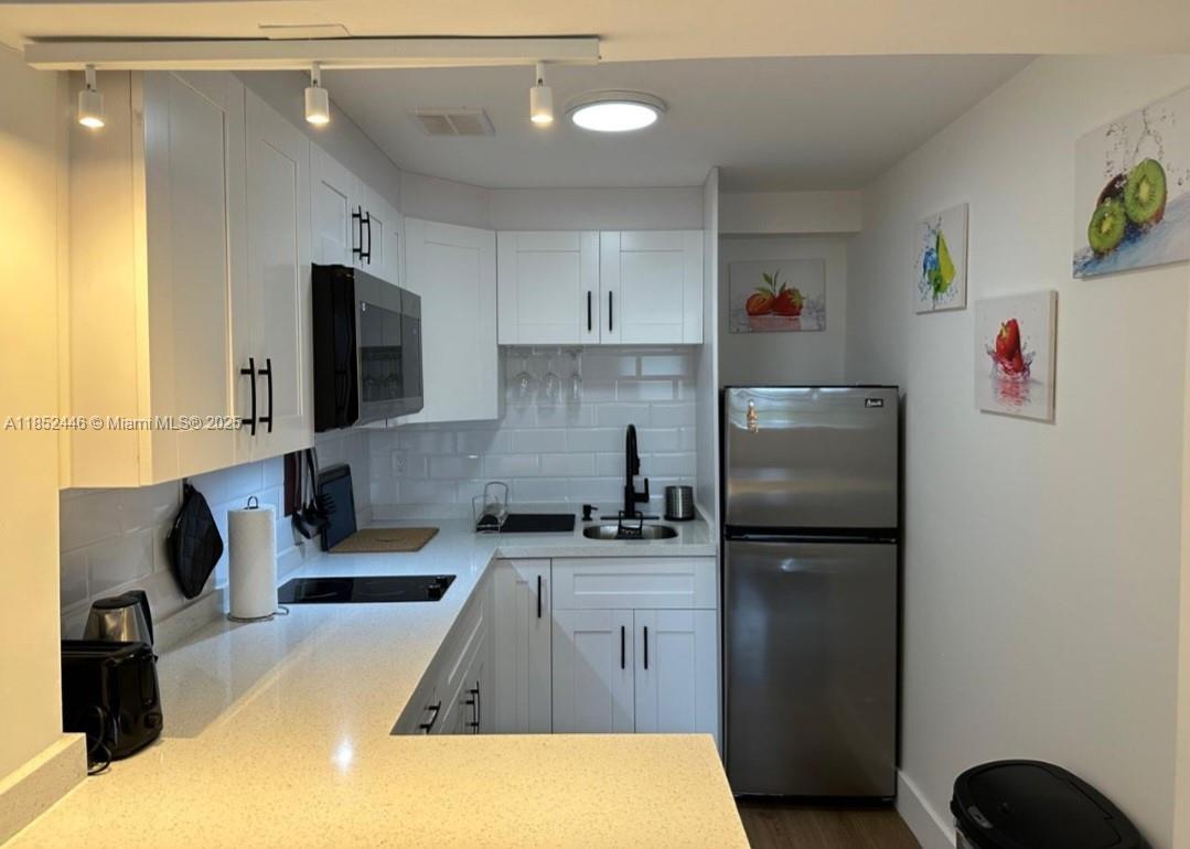 DIPLOMAT GOLF & RACQUET C - Residential