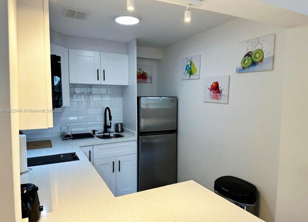 DIPLOMAT GOLF & RACQUET C - Residential