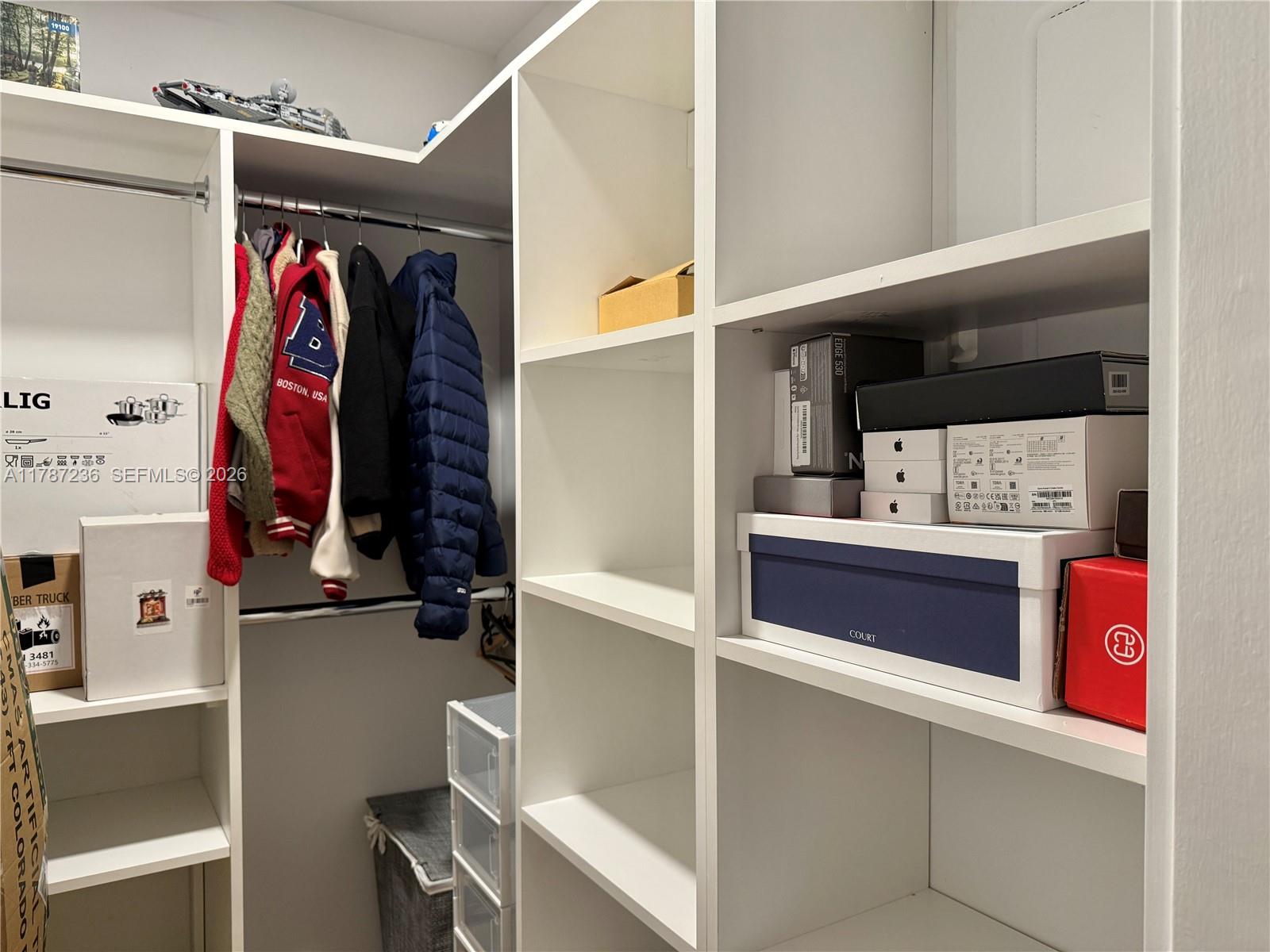 ISLANDS AT DORAL 1ST ADDI - Residential