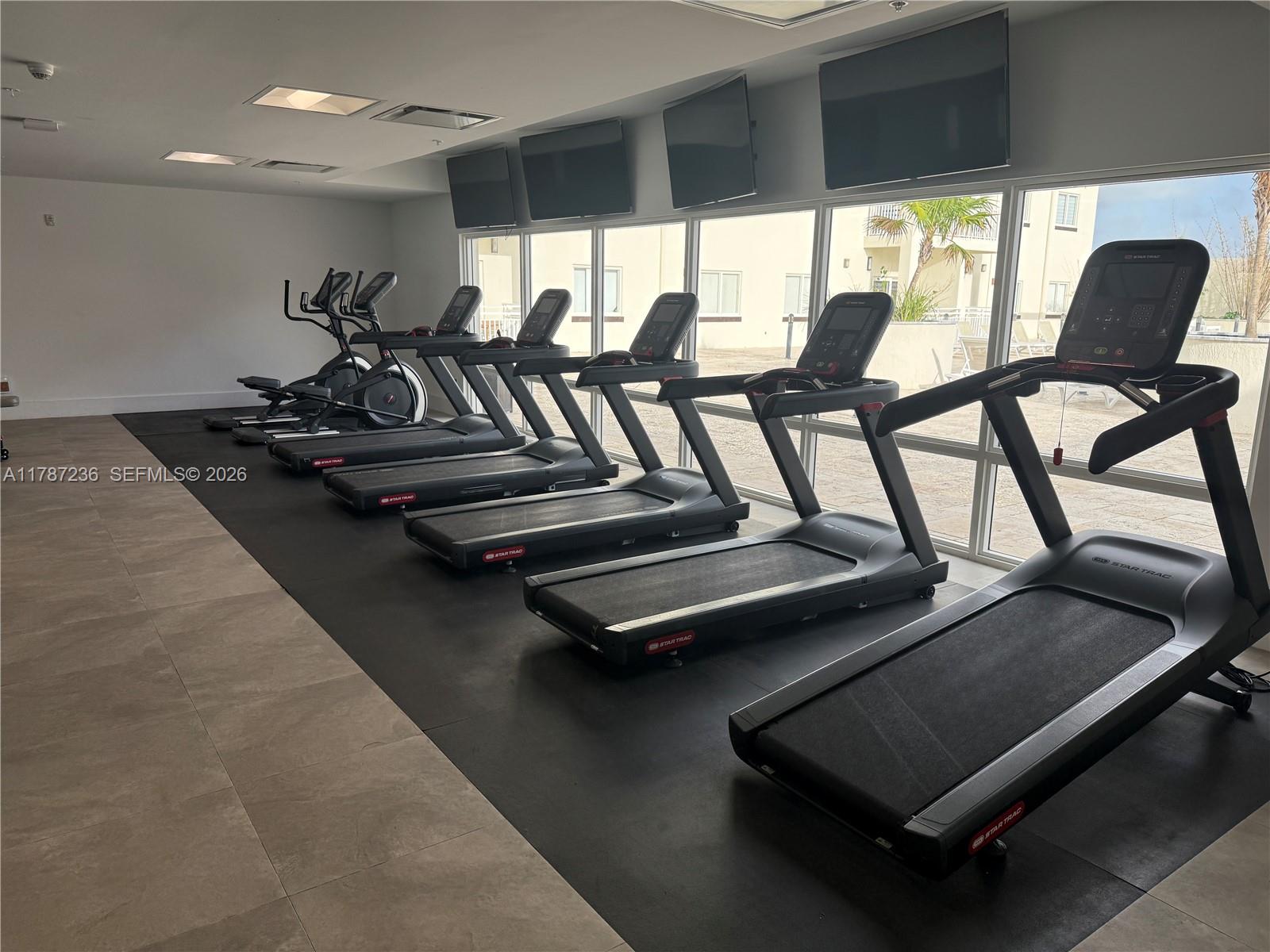 ISLANDS AT DORAL 1ST ADDI - Residential