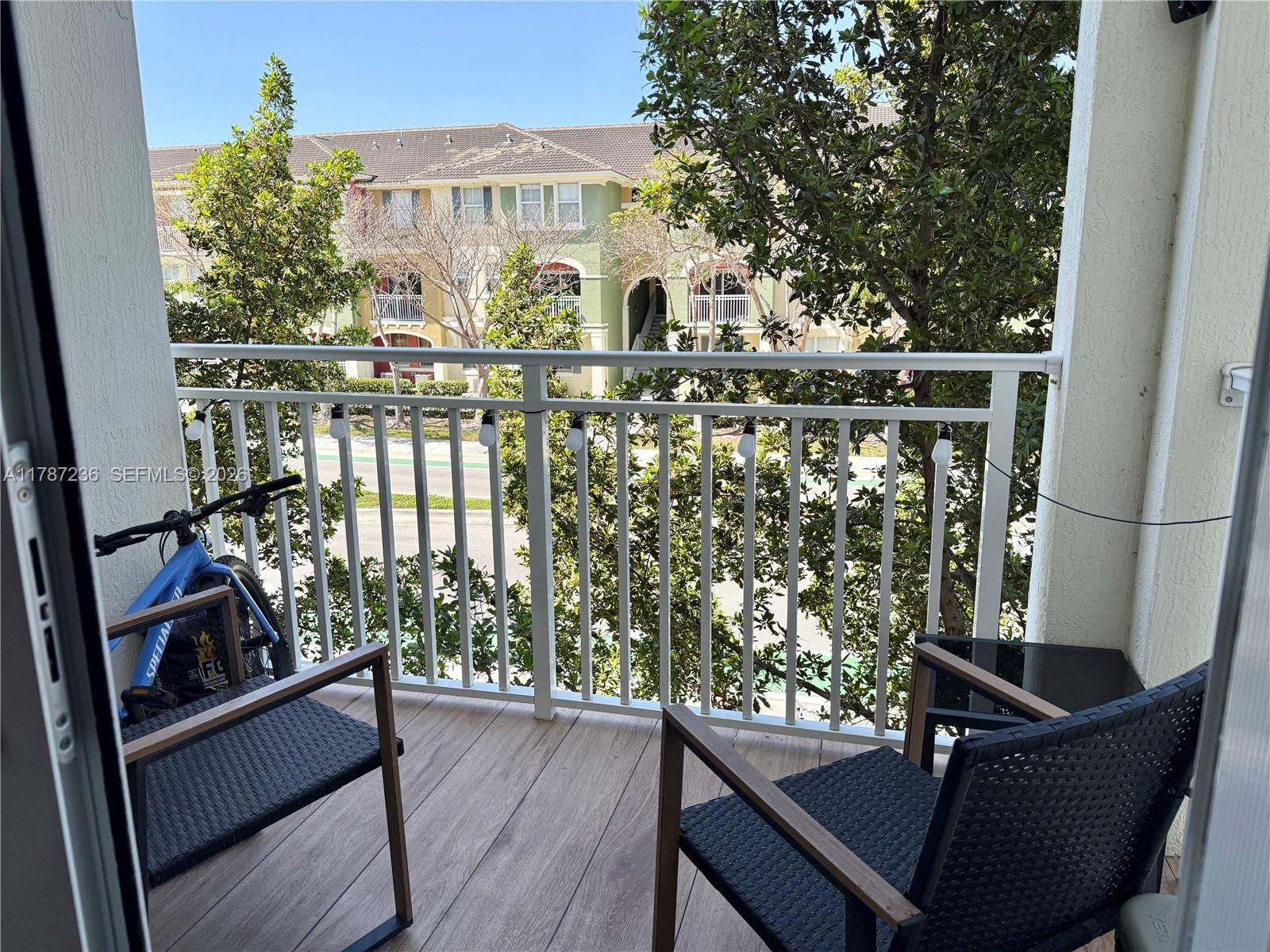 ISLANDS AT DORAL 1ST ADDI - Residential