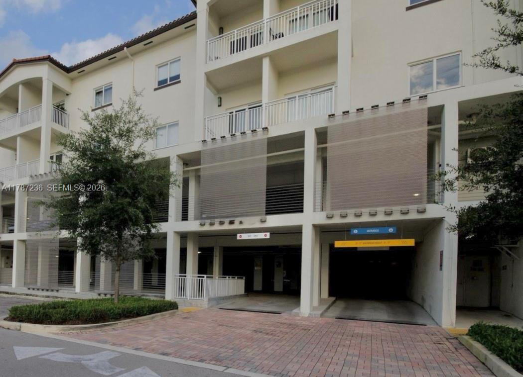 ISLANDS AT DORAL 1ST ADDI - Residential