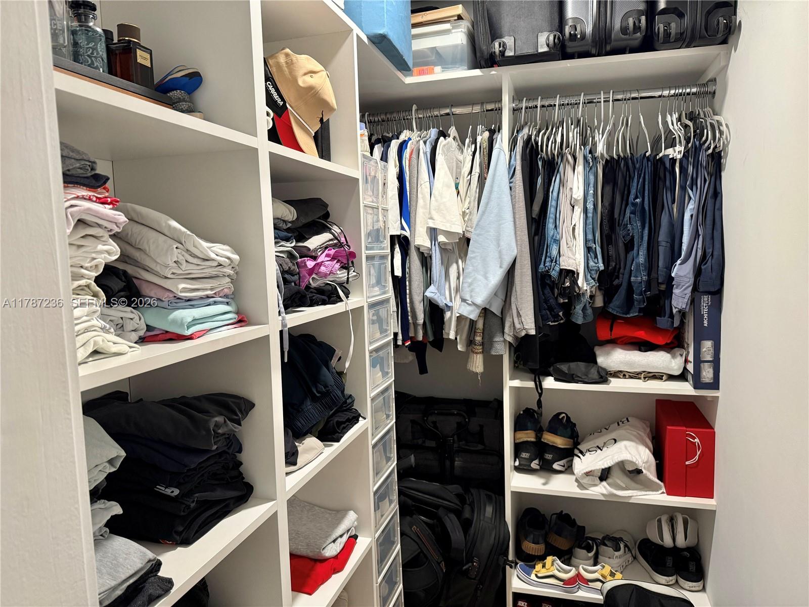 ISLANDS AT DORAL 1ST ADDI - Residential