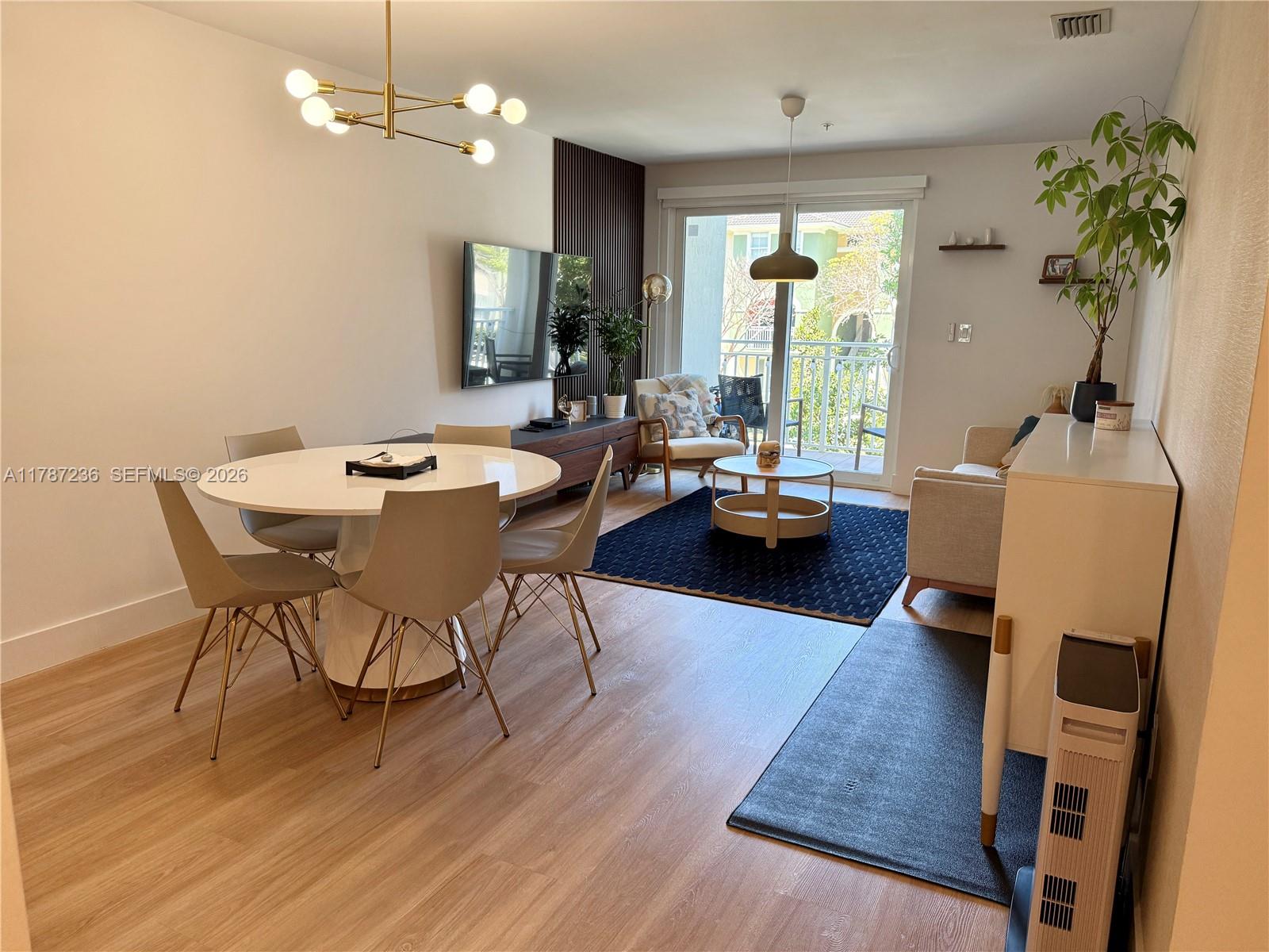 ISLANDS AT DORAL 1ST ADDI - Residential