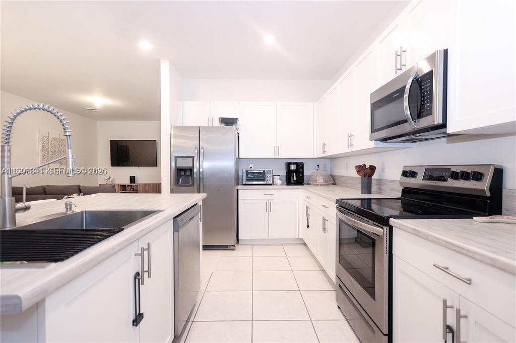 STELLAR PEMBROKE PINES - Residential