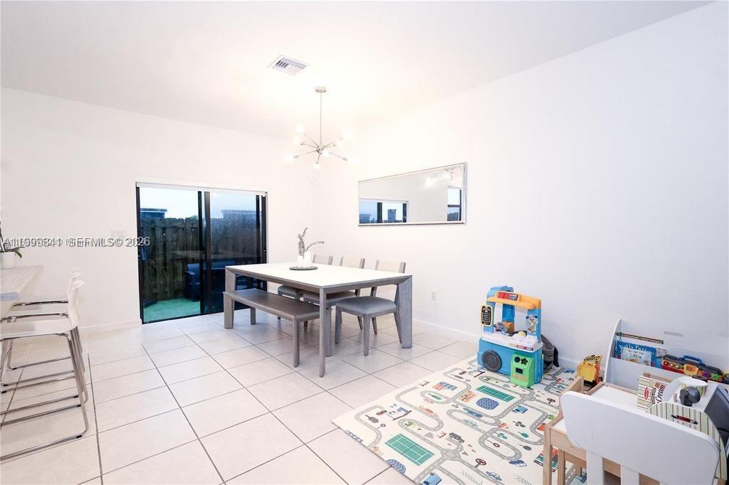 STELLAR PEMBROKE PINES - Residential