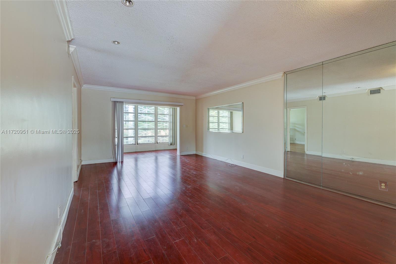 ARROWHEAD CONDO NO IX - Residential