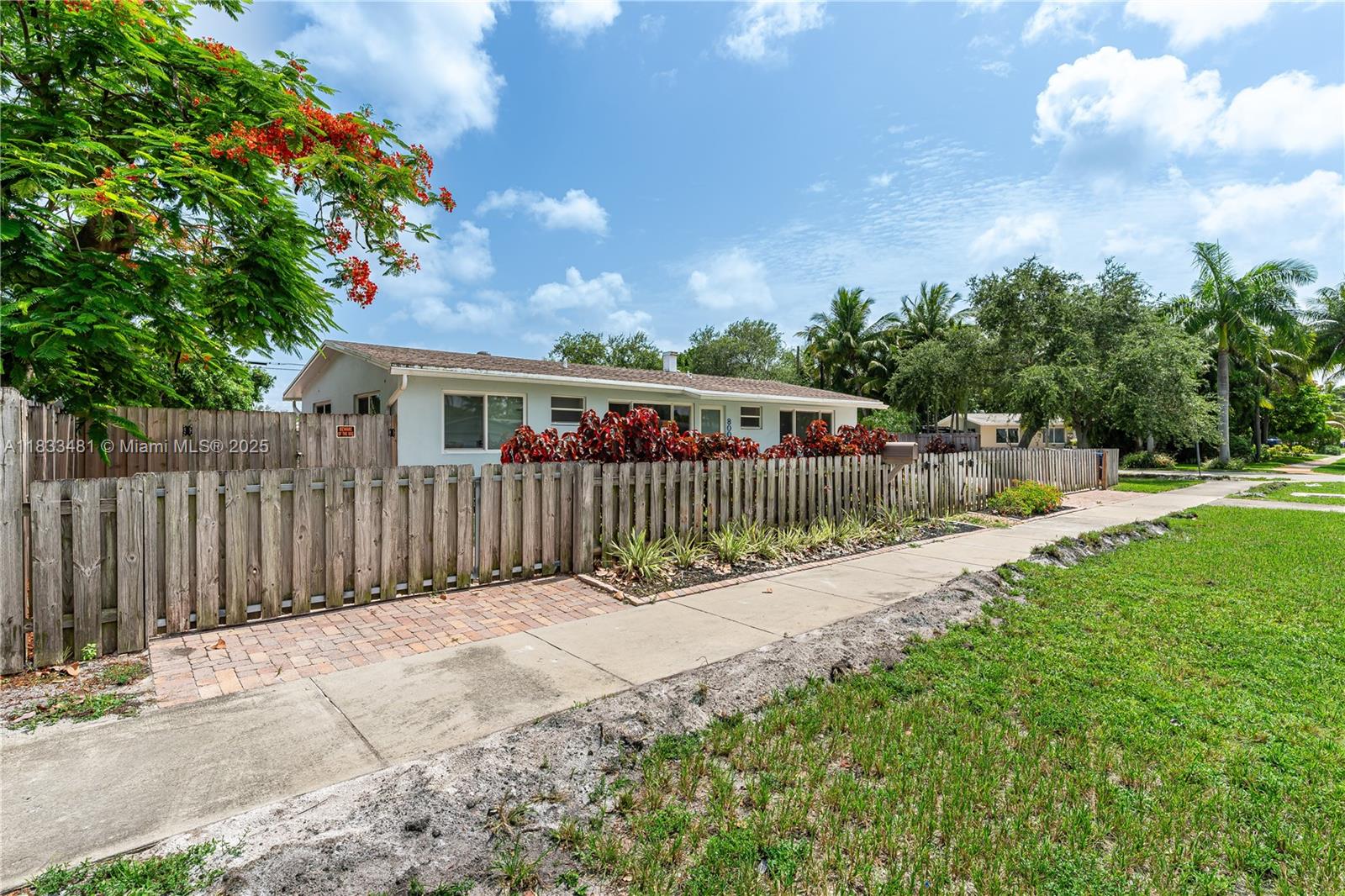 800 NE 24th St