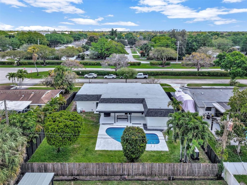 Photo of 1431 NW 70th Ave, Plantation, FL 33313 (MLS # A11990722)