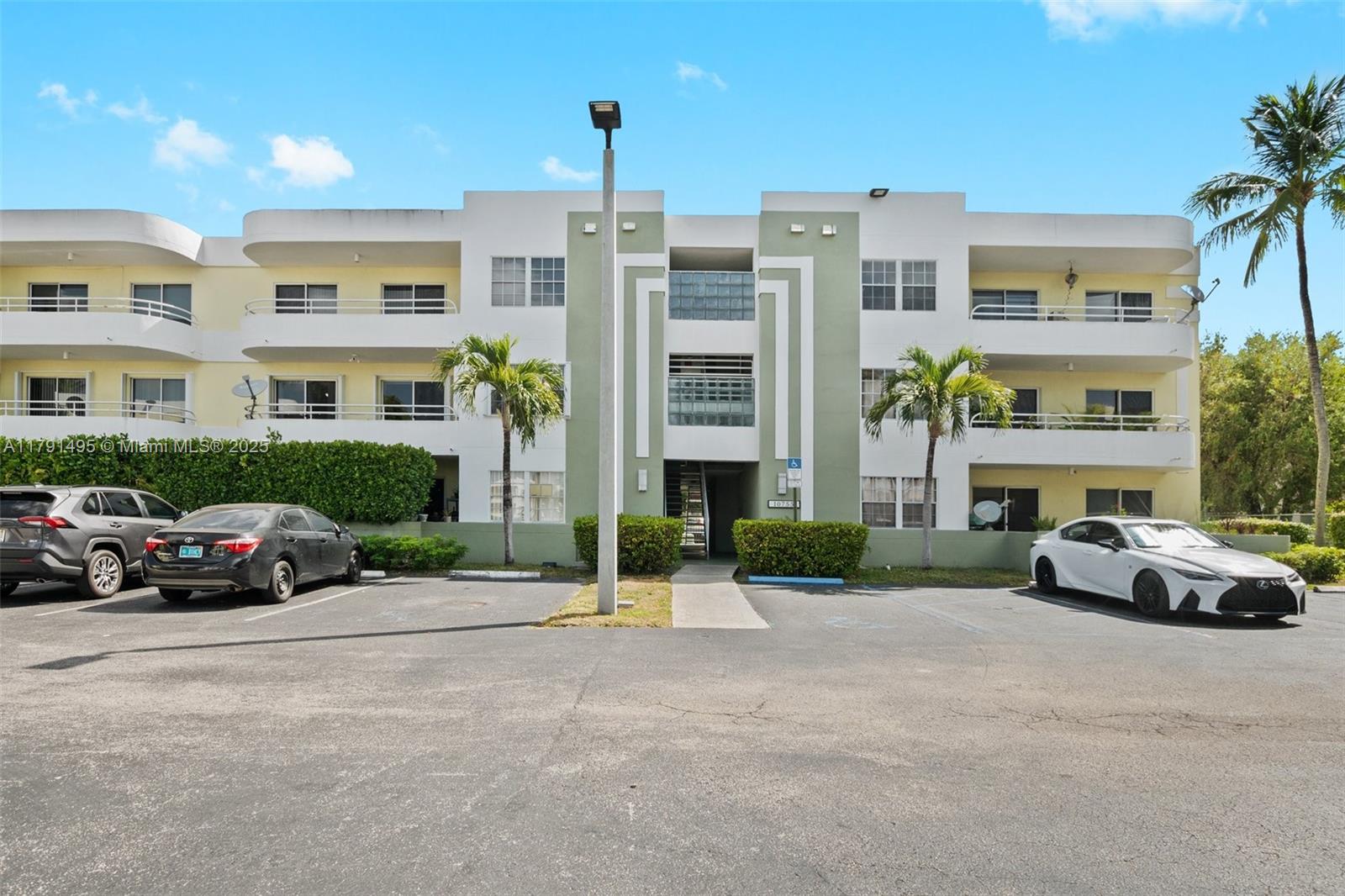 10755 Sw 108th Ave 205, Miami, Broward County, Florida - 2 Bedrooms  
2 Bathrooms - 