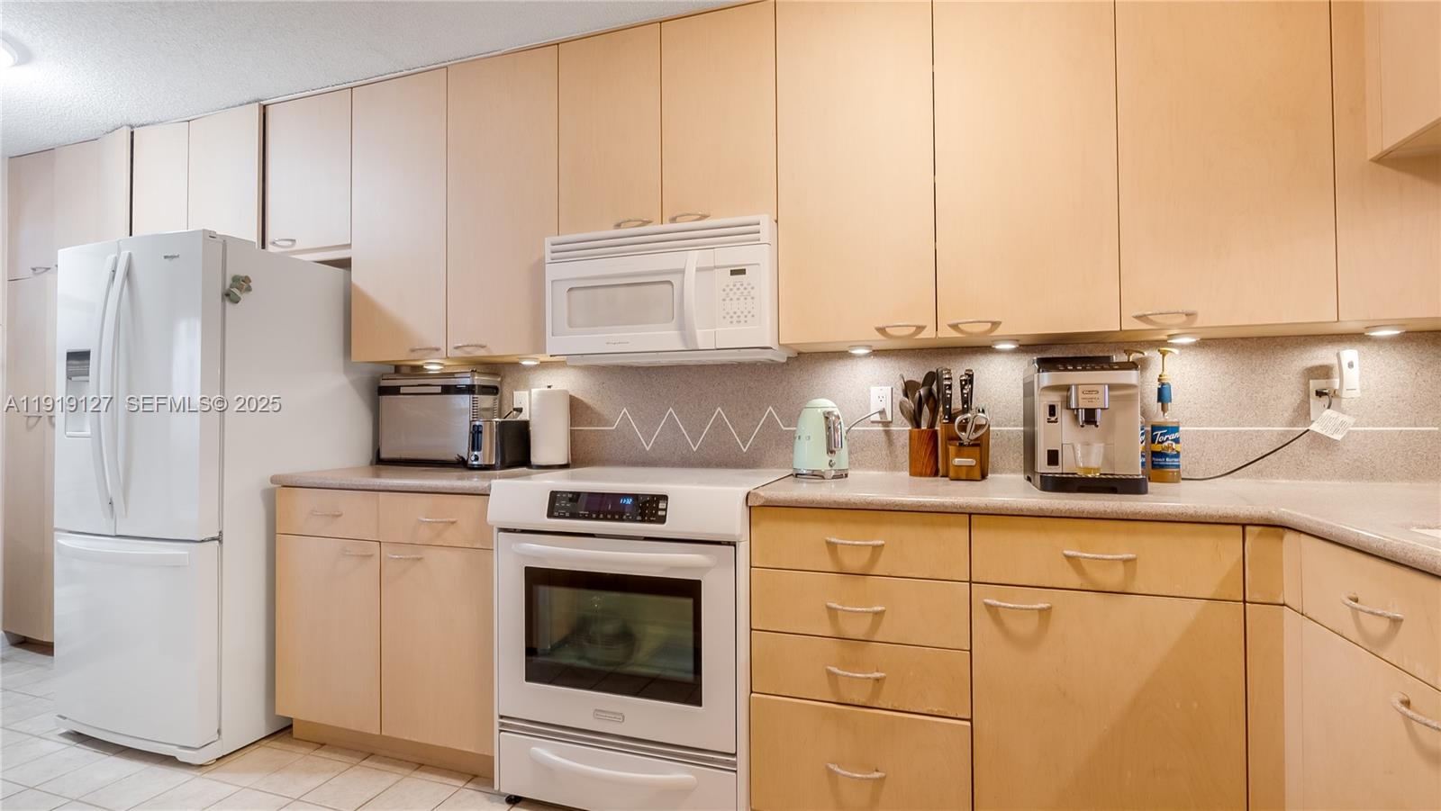 LAUDERDALE BY THE SEA - Residential