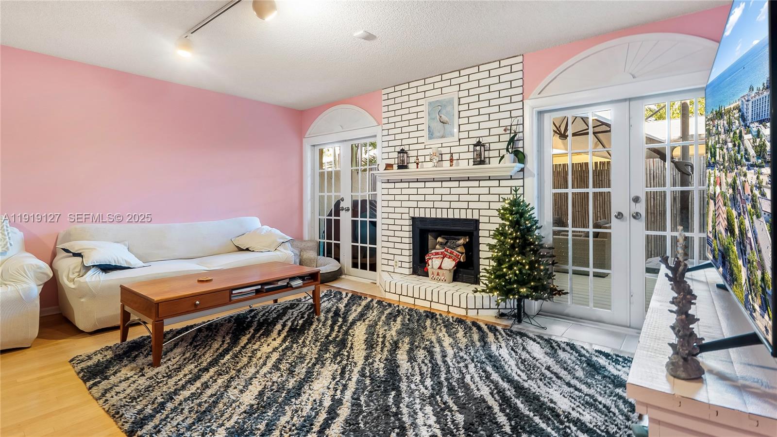 LAUDERDALE BY THE SEA - Residential