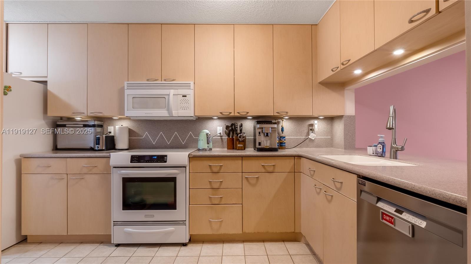 LAUDERDALE BY THE SEA - Residential