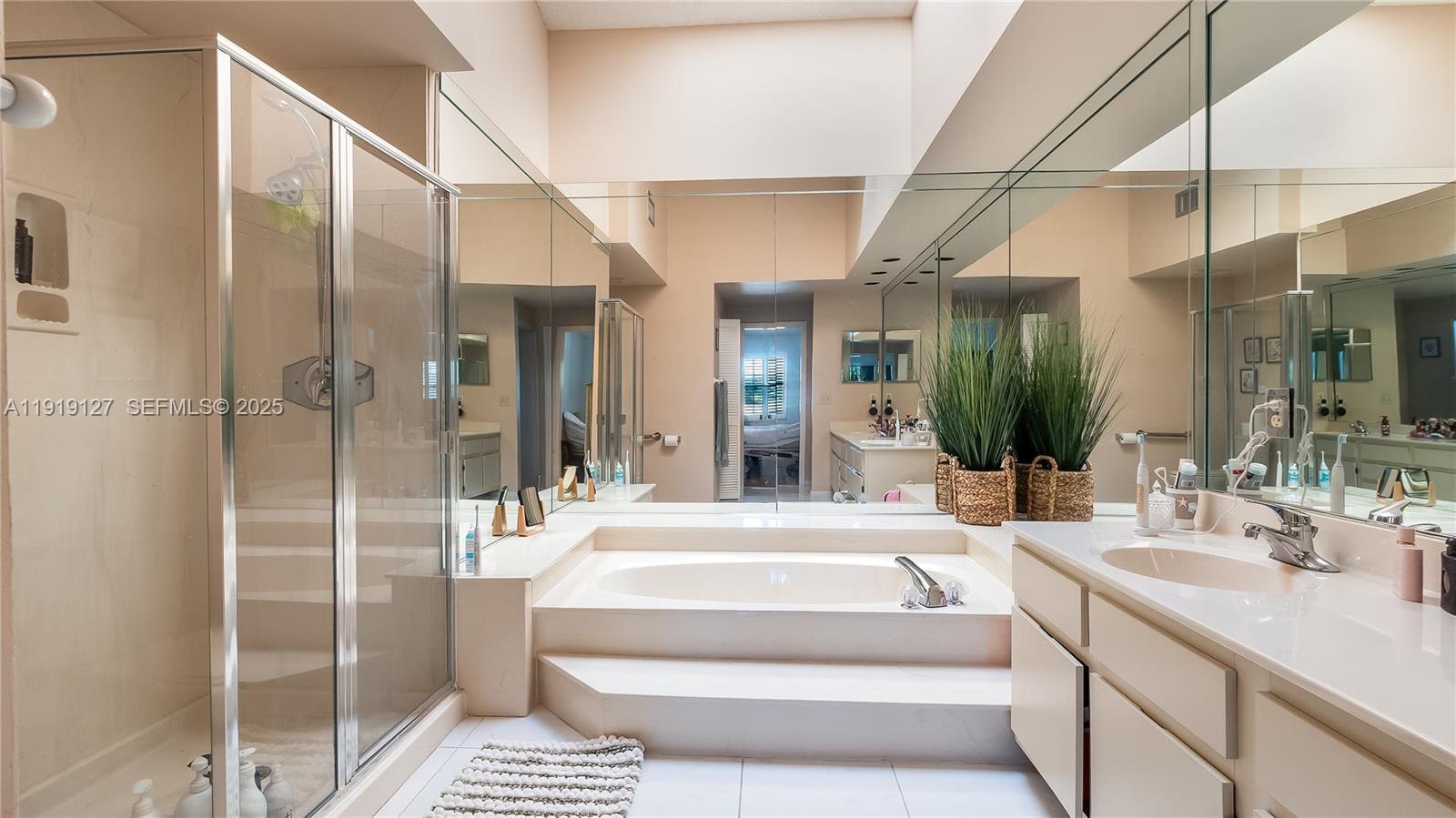 LAUDERDALE BY THE SEA - Residential