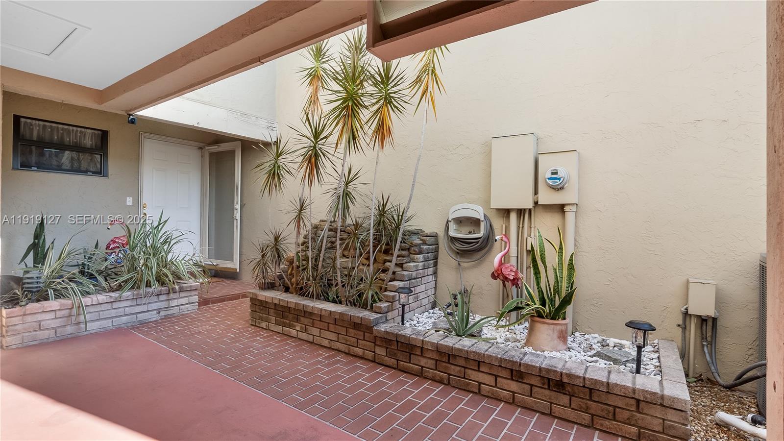 LAUDERDALE BY THE SEA - Residential