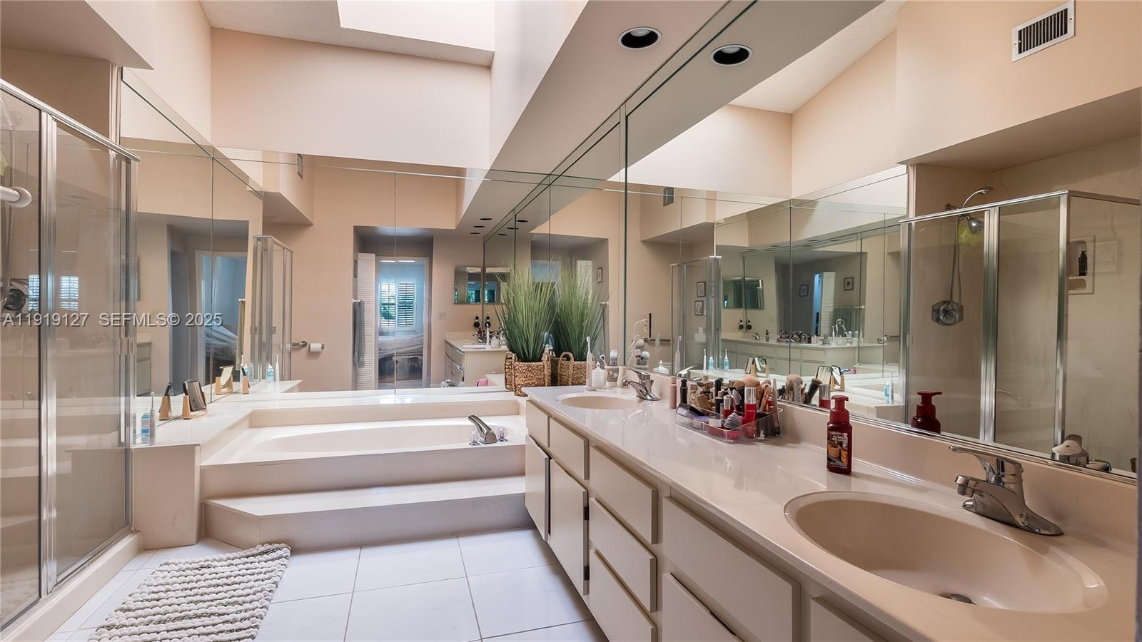 LAUDERDALE BY THE SEA - Residential