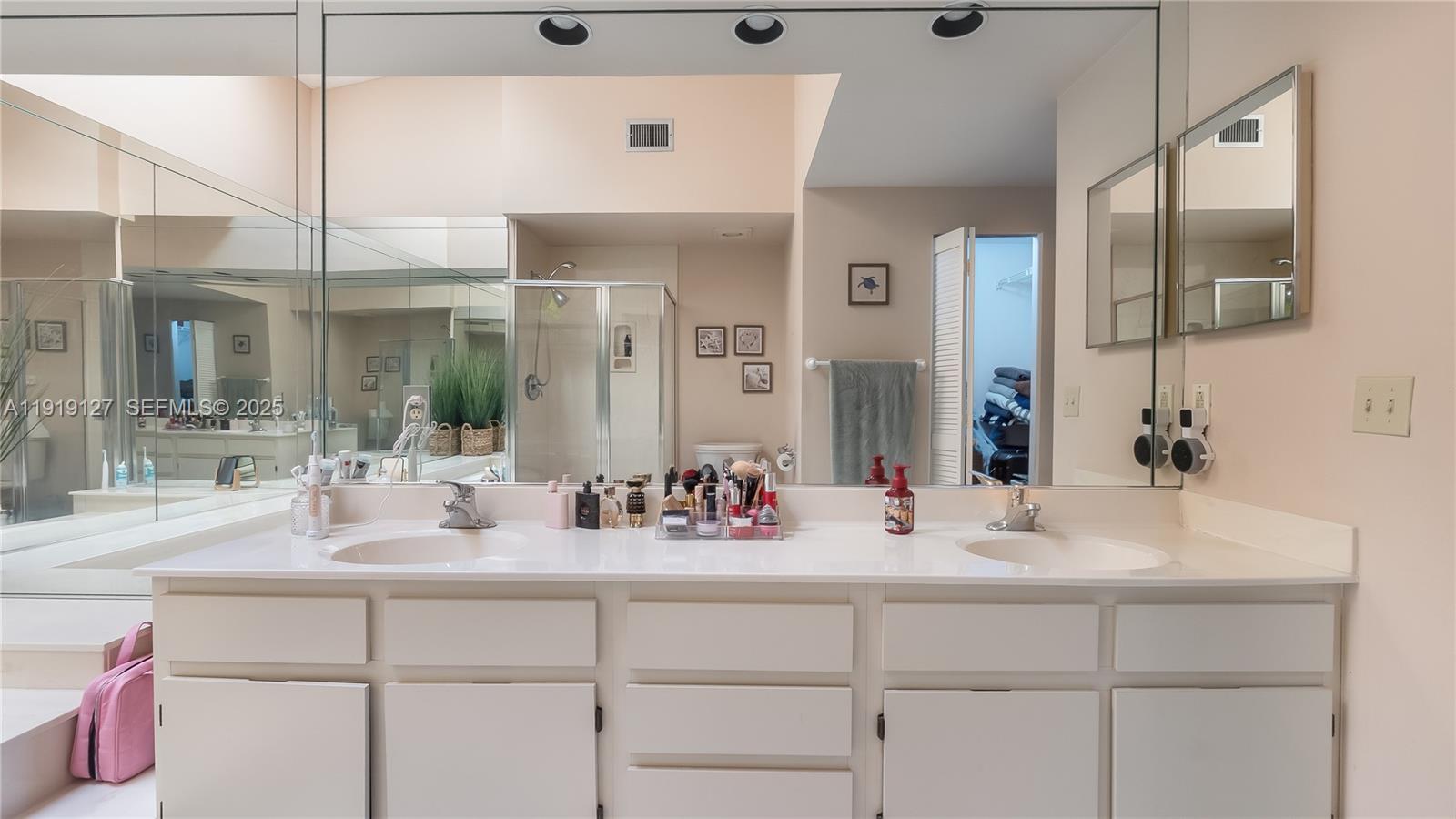 LAUDERDALE BY THE SEA - Residential