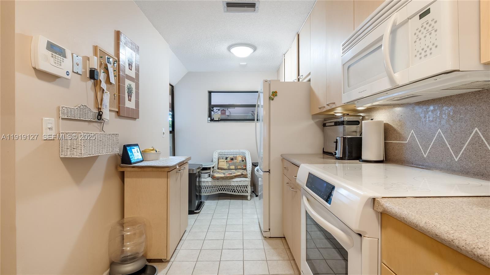 LAUDERDALE BY THE SEA - Residential