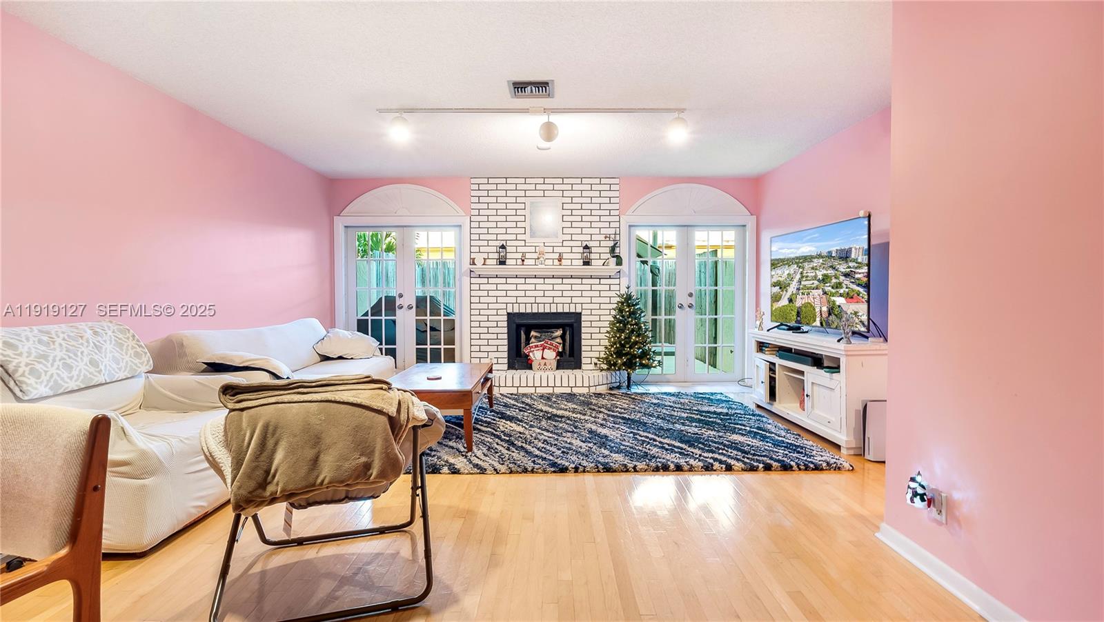 LAUDERDALE BY THE SEA - Residential